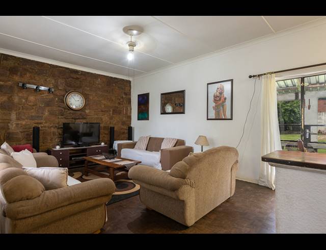 3 BEDROOM FREEHOLD FOR SALE IN DINWIDDIE